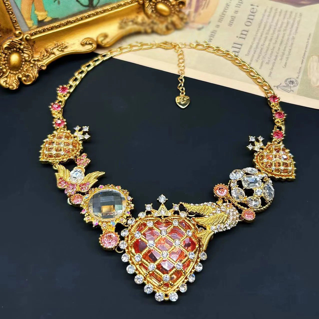 Retro palace animal birds love crown light luxury antique necklace