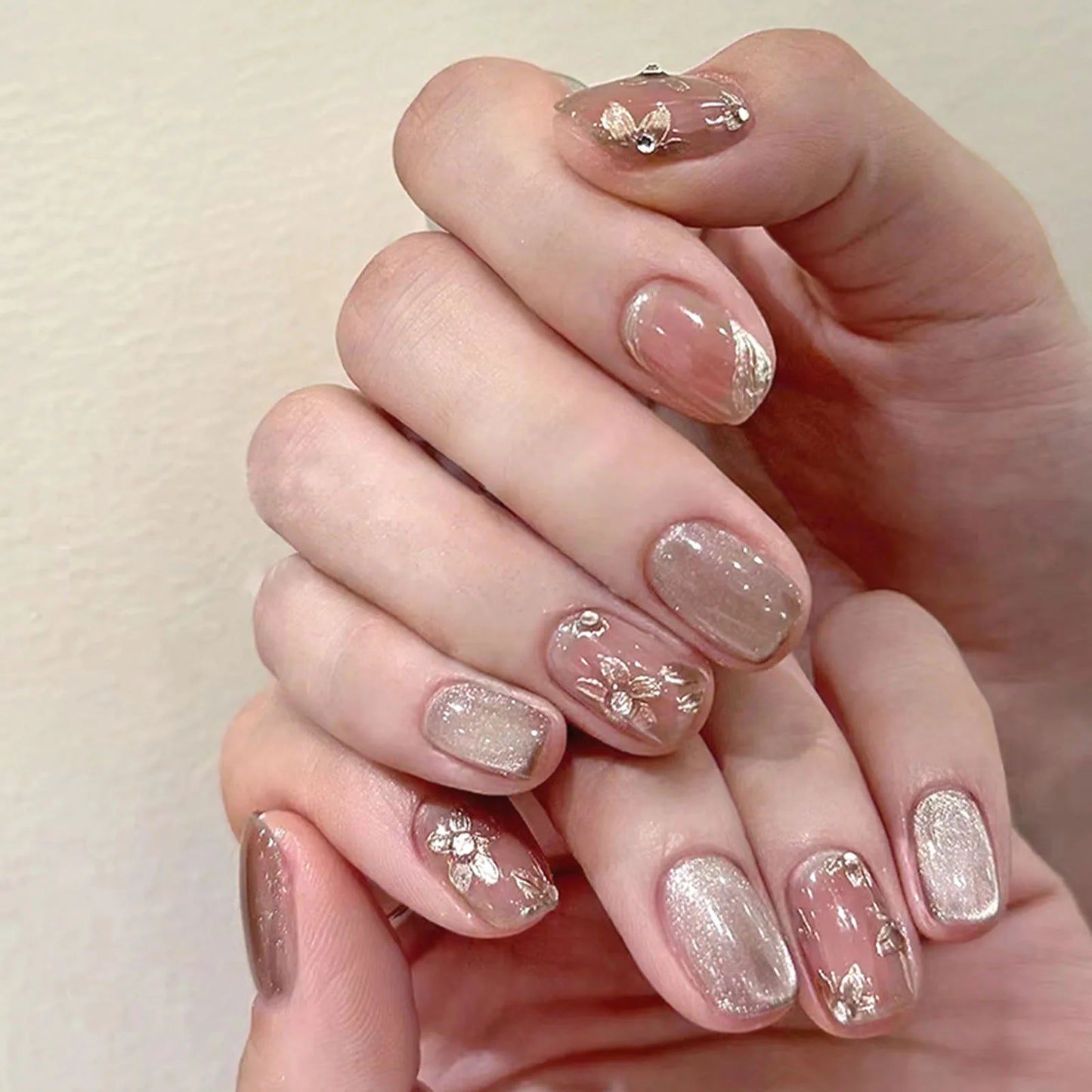 24Pcs Pink French Style Press on Nails with White Flower Print Short Square Head False Nails Simple Wearable Artificial Nails Art