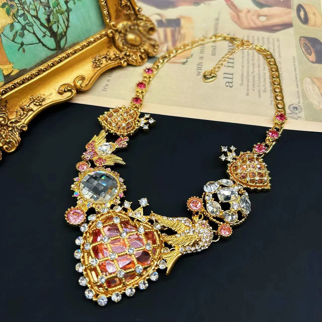 Retro palace animal birds love crown light luxury antique necklace