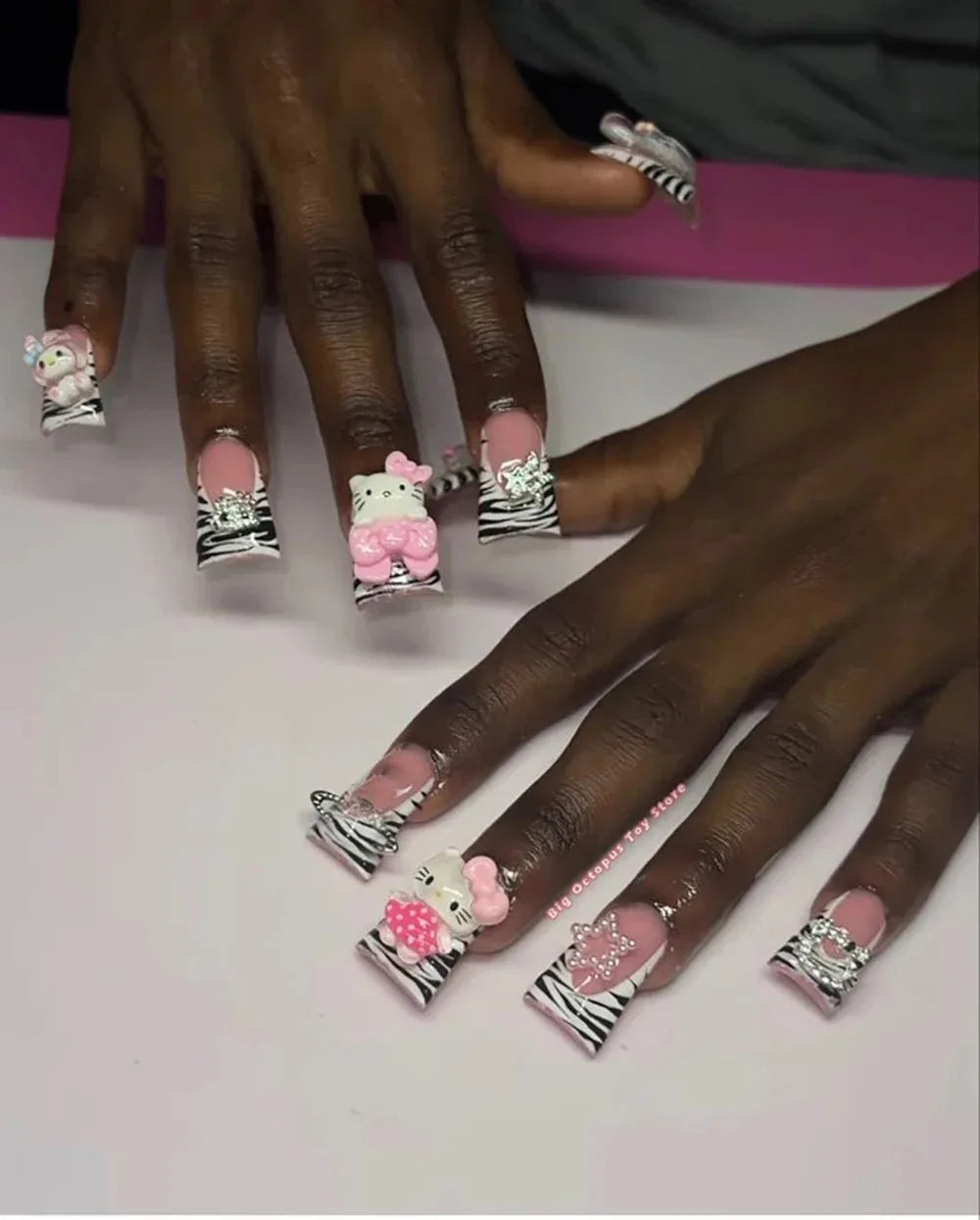 Xxl Euro-Americaen Long Square Cartoon Fake Nails Hello Kitty Mymelody Kuromi Luxury Diamond Handmade Nail Tips Party Sticker