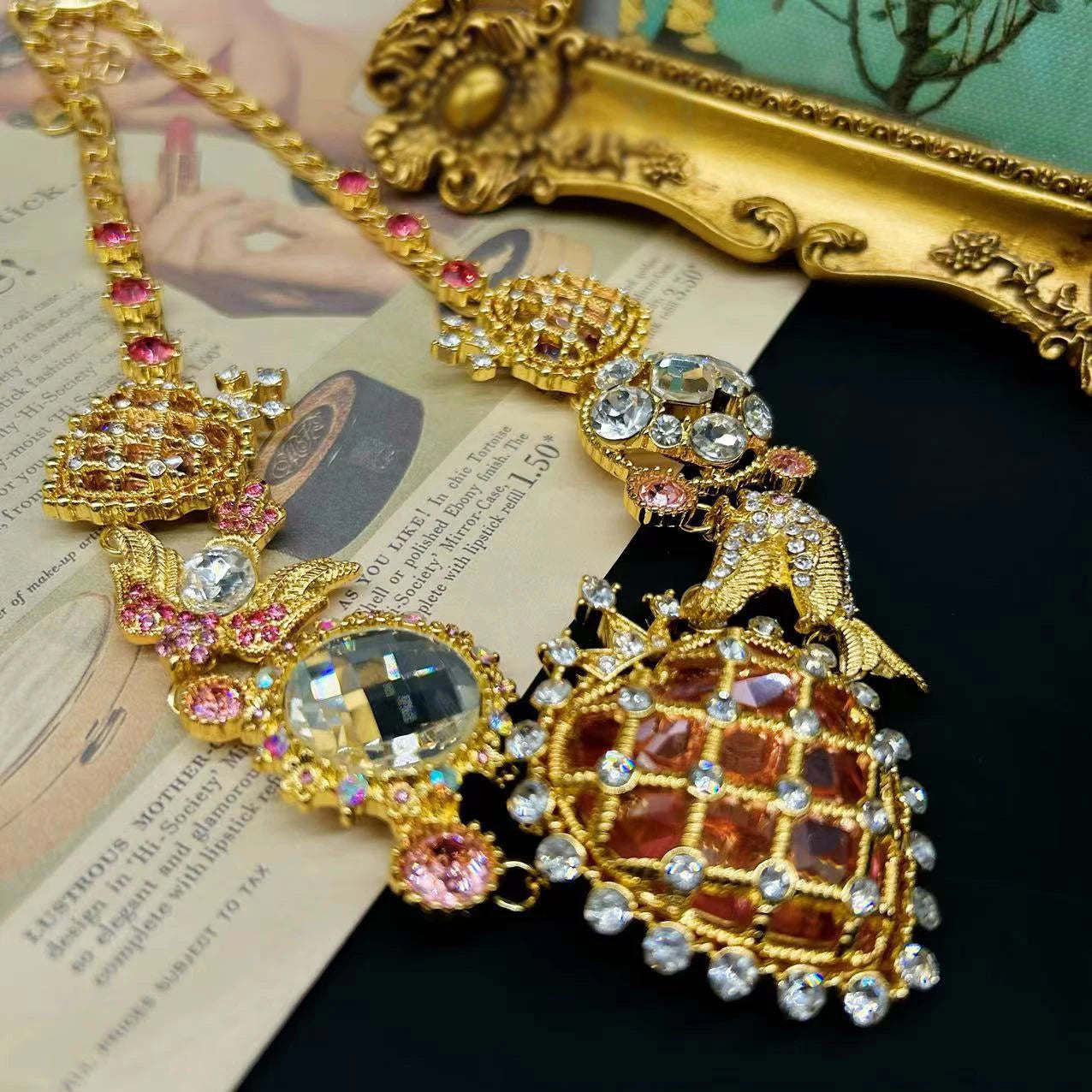 Retro palace animal birds love crown light luxury antique necklace