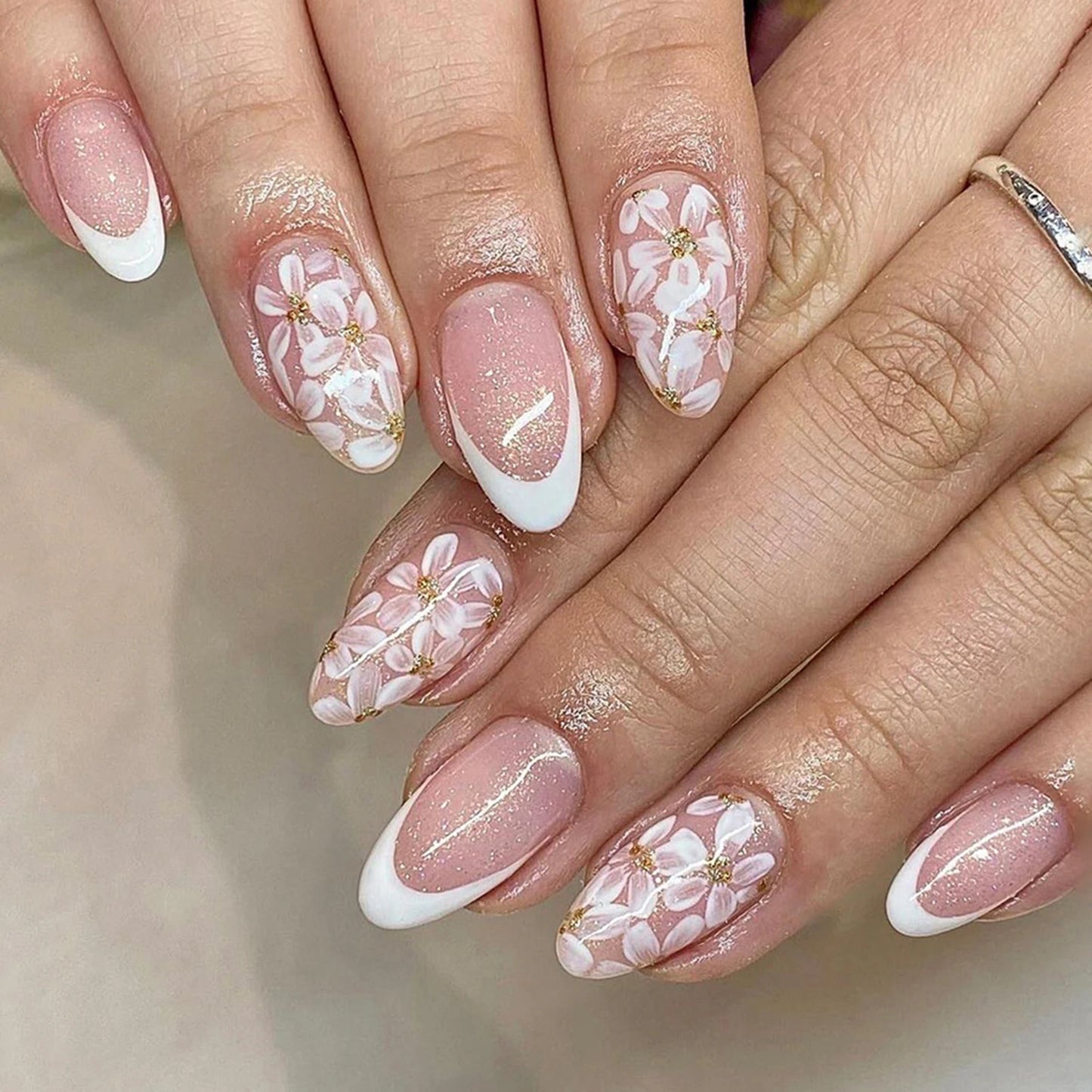 24Pcs Pink French Style Press on Nails with White Flower Print Short Square Head False Nails Simple Wearable Artificial Nails Art