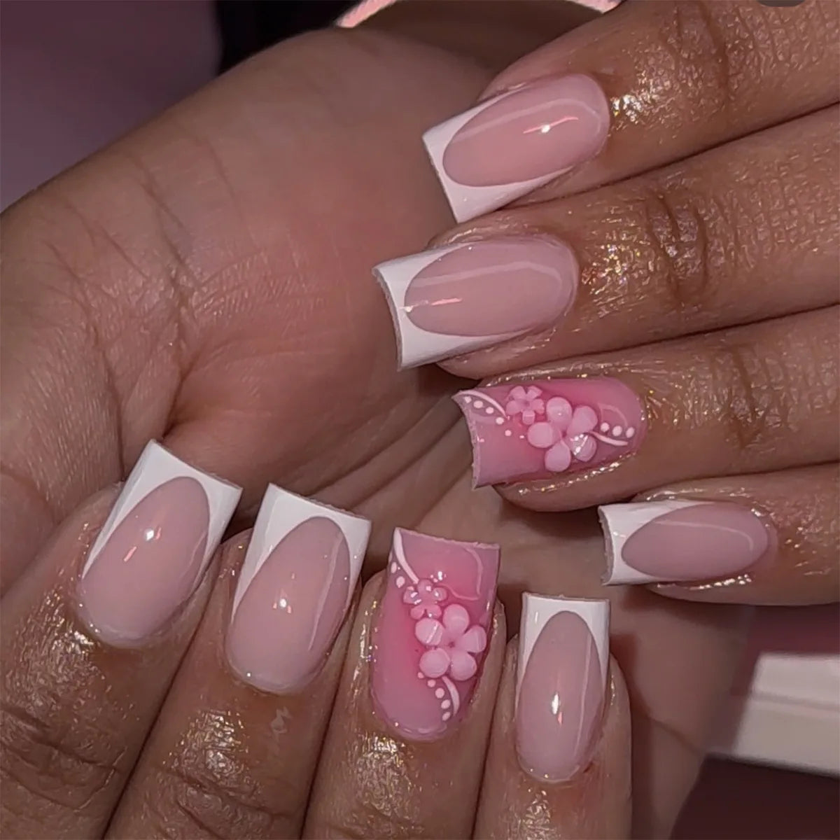 24Pcs Pink French Style Press on Nails with White Flower Print Short Square Head False Nails Simple Wearable Artificial Nails Art