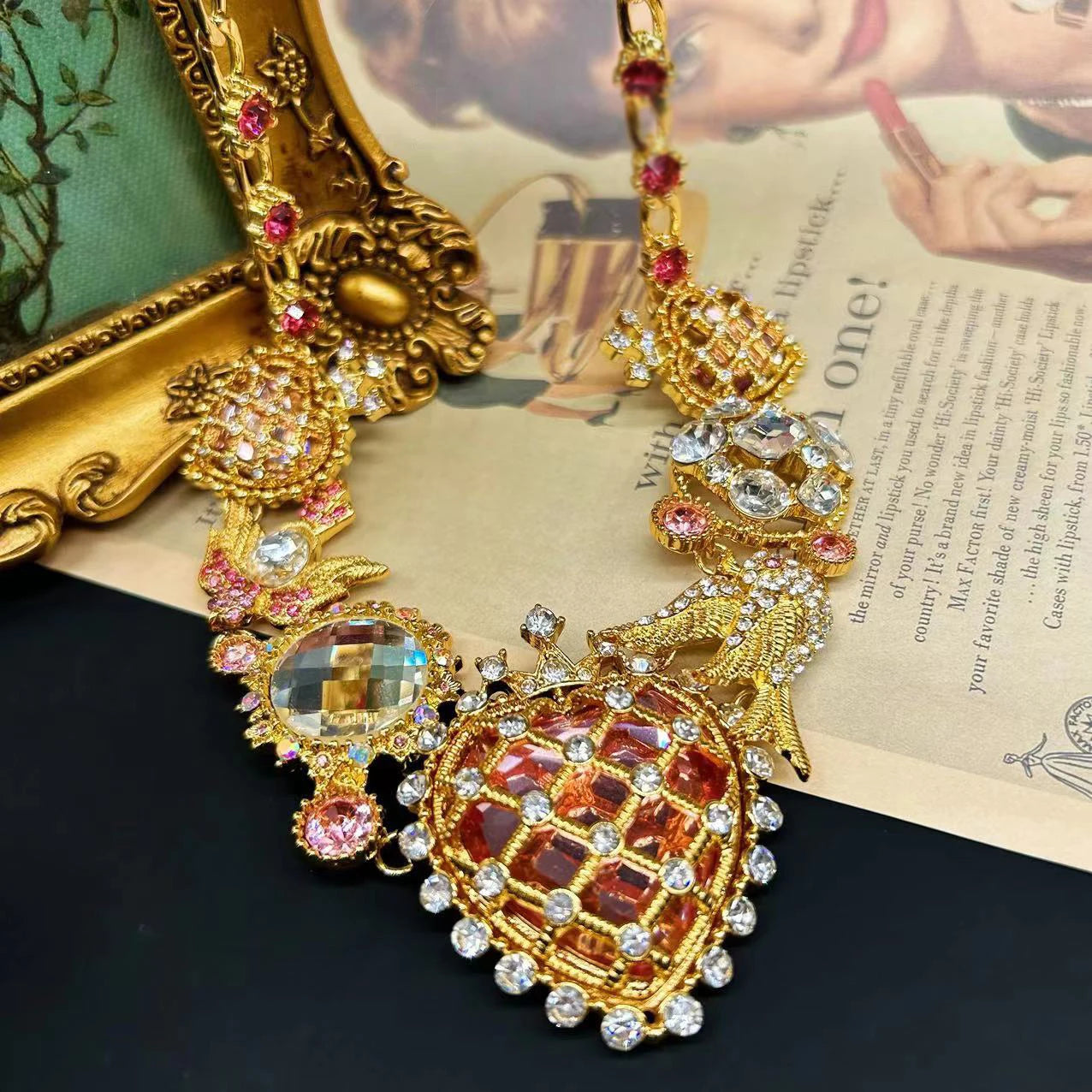 Retro palace animal birds love crown light luxury antique necklace