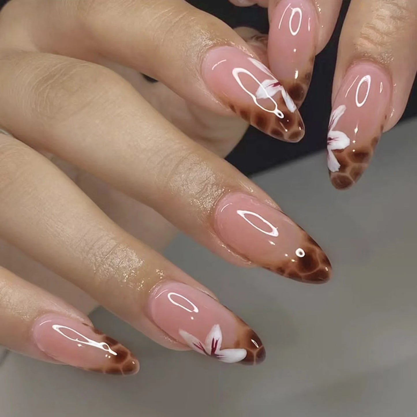 24Pcs Pink French Style Press on Nails with White Flower Print Short Square Head False Nails Simple Wearable Artificial Nails Art