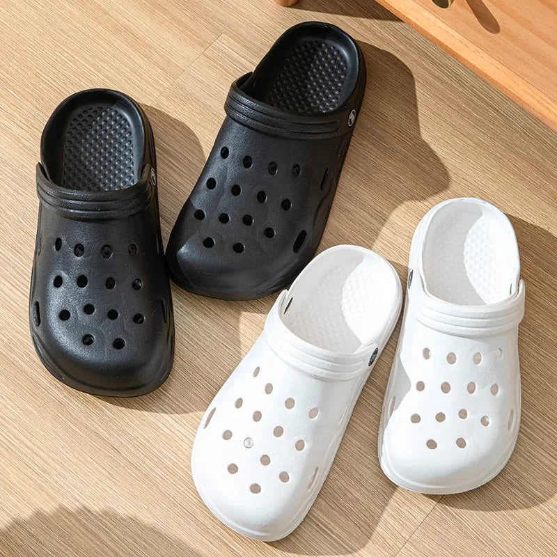 Fashion Women Slippers New Summer Slippers Outdoor Beach Slippers Classic Soft Men Garden Slippers Home Men Clogs Slippers