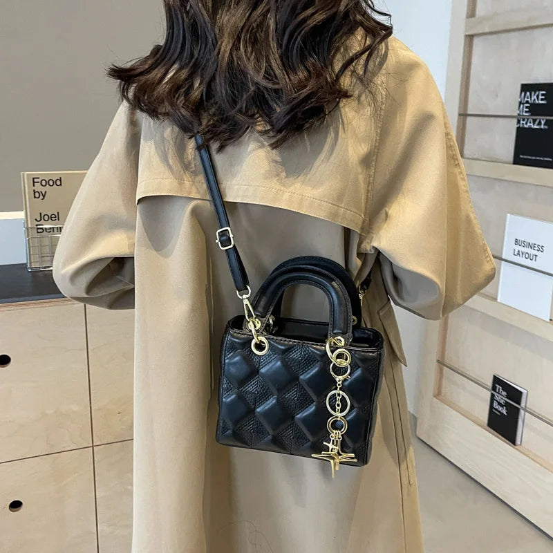Niche Design Bag 2024 New Women's Bag Popular Versatile Celebrity Crossbody Bag Handhold Bag