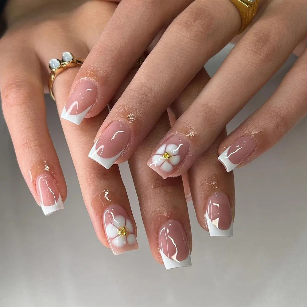 24Pcs Pink French Style Press on Nails with White Flower Print Short Square Head False Nails Simple Wearable Artificial Nails Art