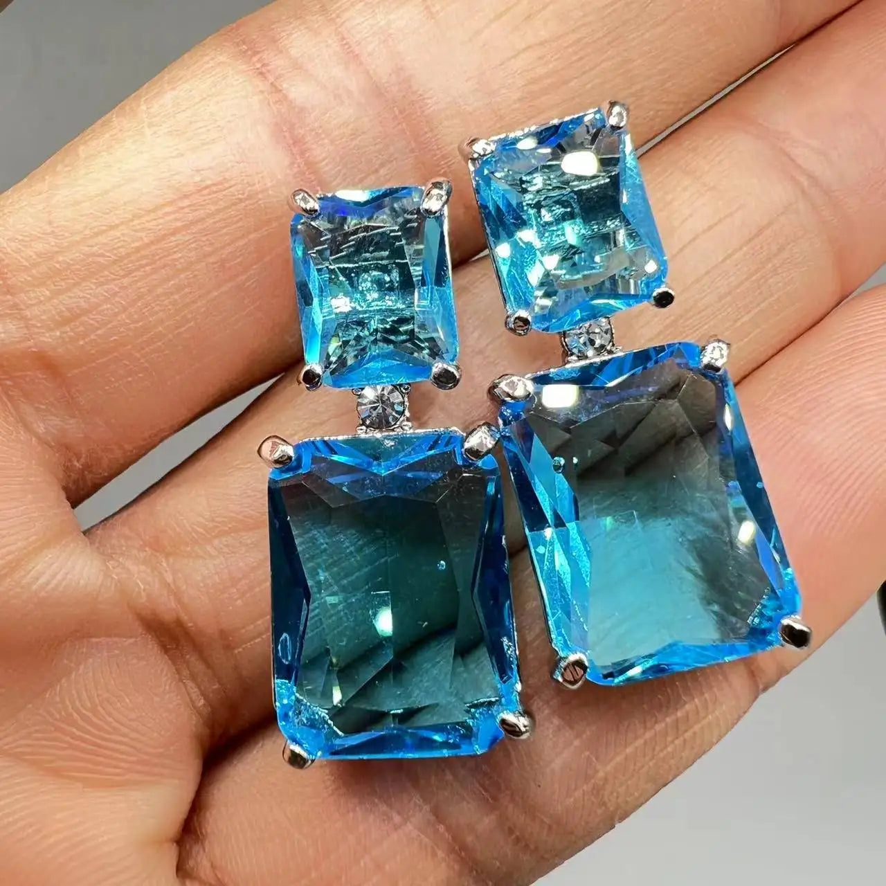 1 Pair Fashionable and Minimalist Style Inlaid with Cubic Zirconia Drop Hook Earrings Jewelry Gift