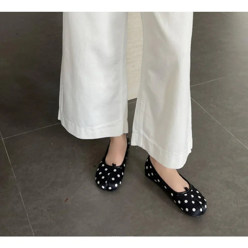 Elegant Polka Dot Women's Flat Tabi Ninja Shoes Split Toe Ballerina Slippers Comfortable Cotton Slip-On round Toe Slippers
