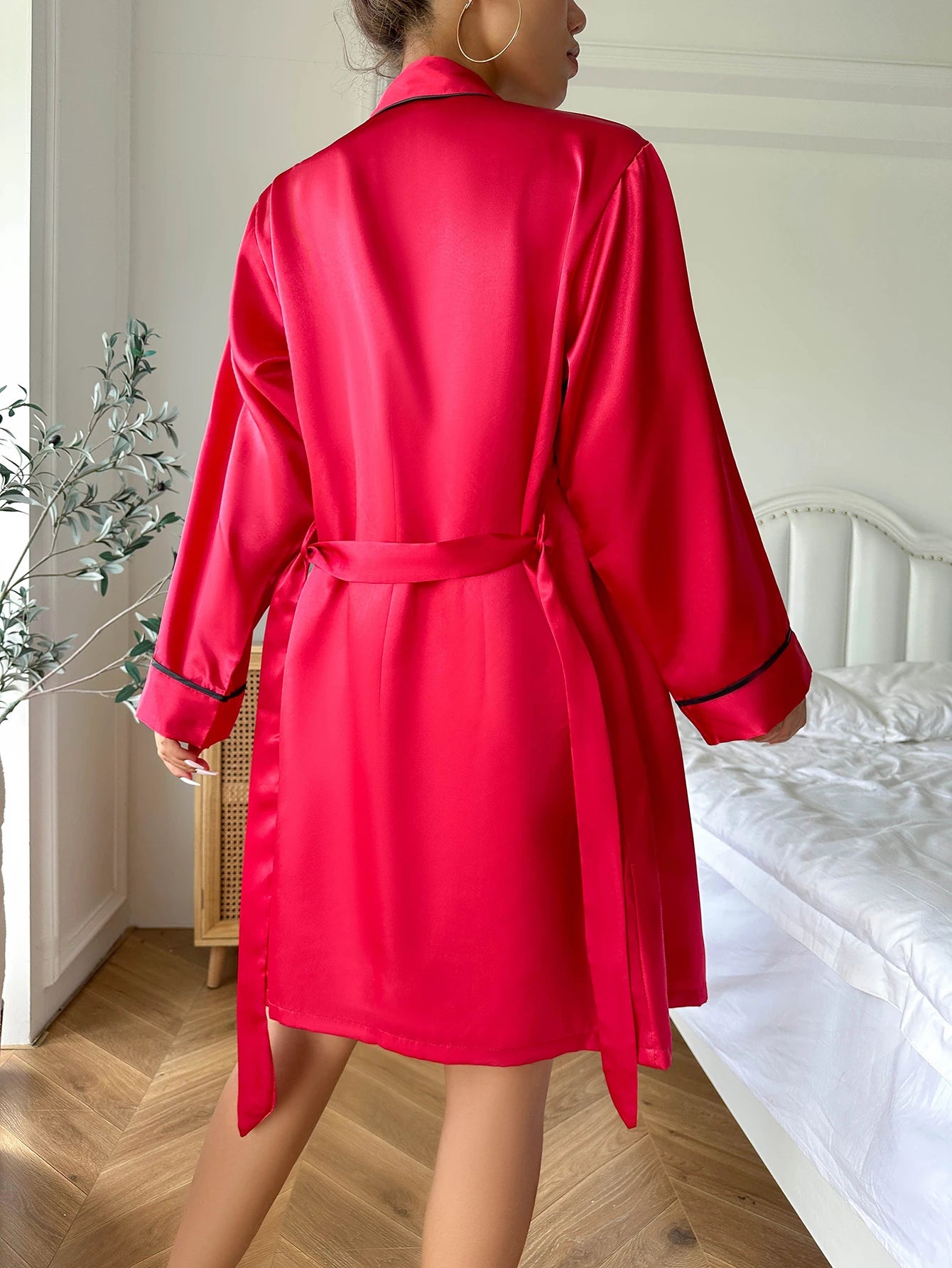 Elegant 3-Piece Women's Silk Pajamas Set Autumn Winter Camisole Shorts Nightgown Comfortable V-Neck Sleepwear for Home Use