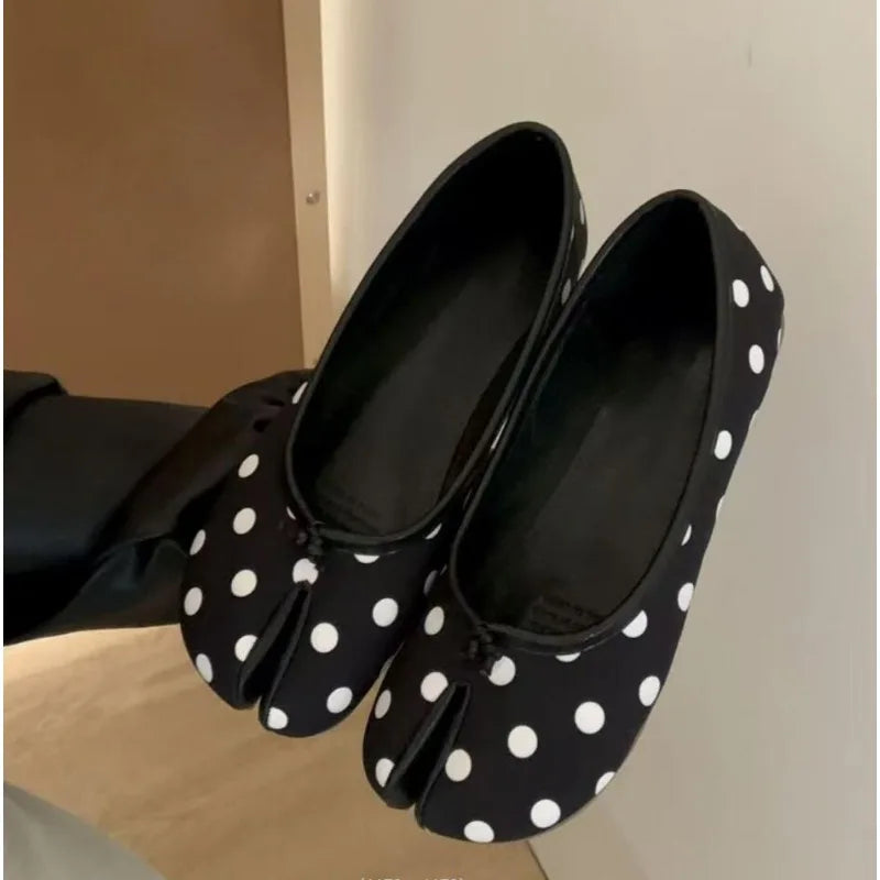 Elegant Polka Dot Women's Flat Tabi Ninja Shoes Split Toe Ballerina Slippers Comfortable Cotton Slip-On round Toe Slippers