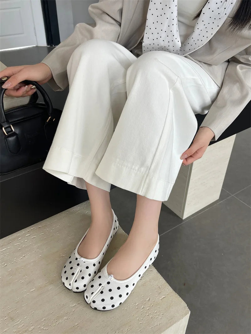 Elegant Polka Dot Women's Flat Tabi Ninja Shoes Split Toe Ballerina Slippers Comfortable Cotton Slip-On round Toe Slippers