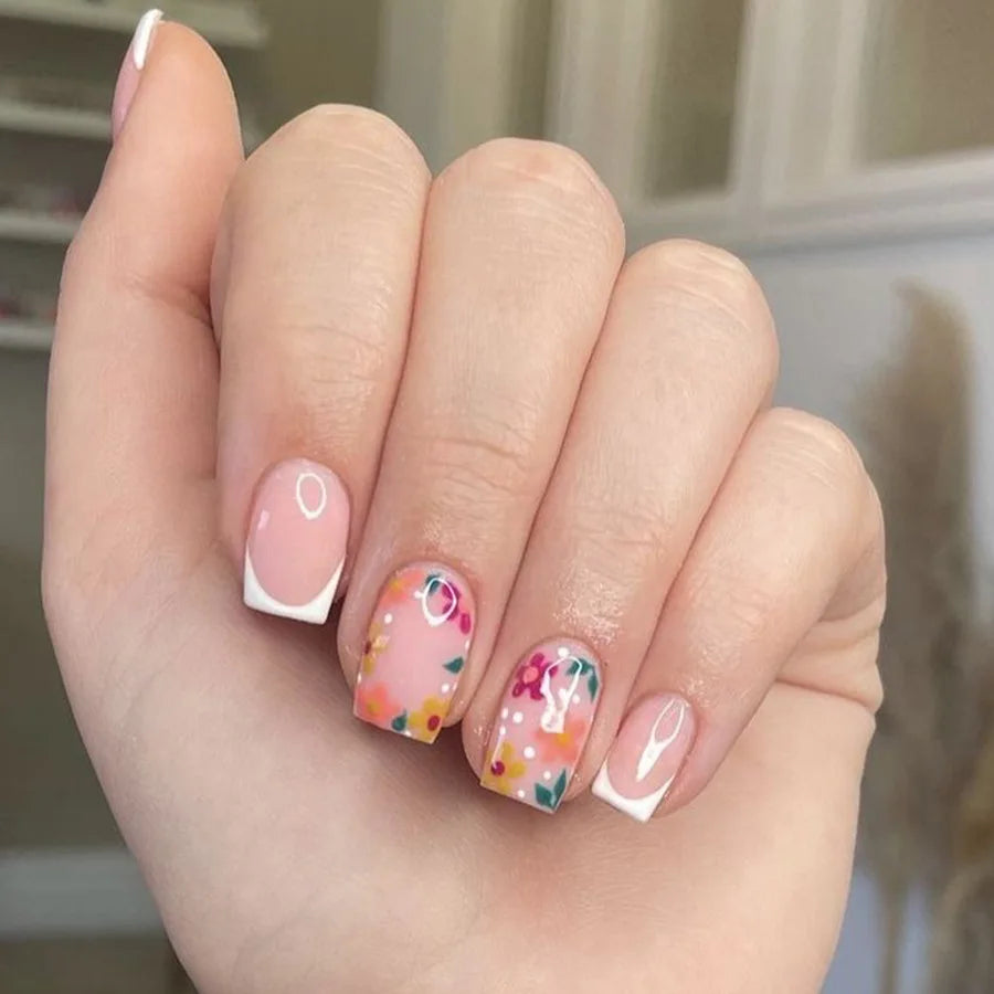 24Pcs Pink French Style Press on Nails with White Flower Print Short Square Head False Nails Simple Wearable Artificial Nails Art