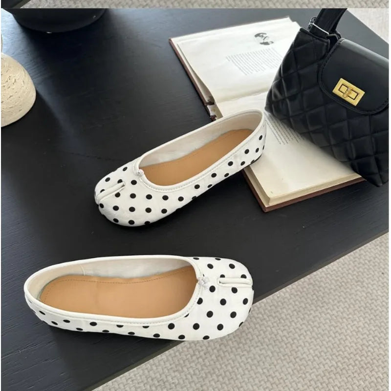 Elegant Polka Dot Women's Flat Tabi Ninja Shoes Split Toe Ballerina Slippers Comfortable Cotton Slip-On round Toe Slippers